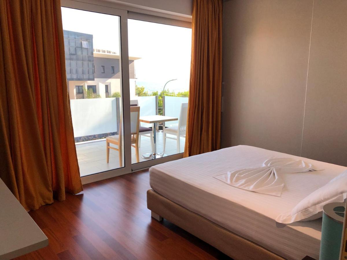 Nemesis Hotel ساراندا المظهر الخارجي الصورة