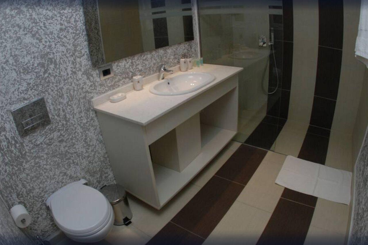Nemesis Hotel ساراندا المظهر الخارجي الصورة